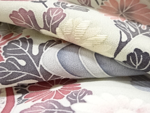  霞に菊・観世水模様刺繍訪問着